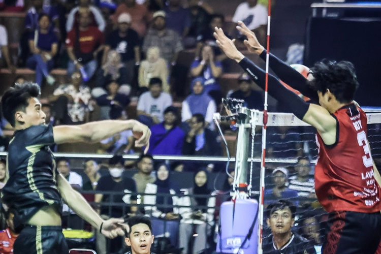 LavAni (merah) mengalahkan Tirta Bhagasasi 3-1 di final four Livoli Divisi Utama 2025 di Magetan. (Foto: PBVSI)