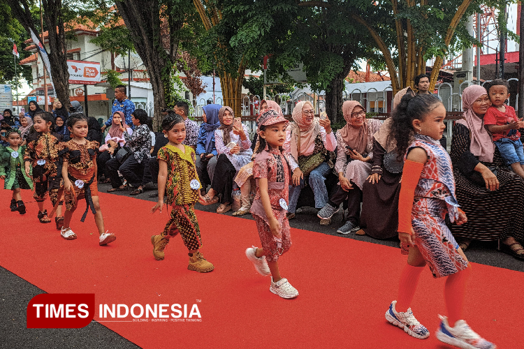 Banyuwangi-Batik-Festival-2025-b.jpg