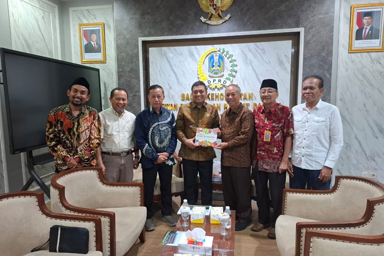 Pertemuan antara Anggota DPRD Jawa Timur, Dr. Puguh Wiji Pamungkas, dengan Akademi Buah Nusantara (ABN) di kantor DPRD Jatim, Kamis (16/10/2025). (FOTO: Yusron Aminulloh)