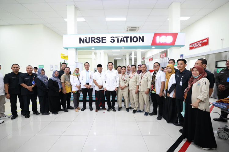 Wakil Ketua MPR RI Edhie Baskoro Yudhoyono atau Ibas saat kunjungan kerja ke RSUD dr. Harjono Ponorogo, Senin (14/10/2025), dalam agenda audiensi bertajuk “Mental Kuat, Jiwa Sehat, Rakyat Bahagia, Indonesia Maju.