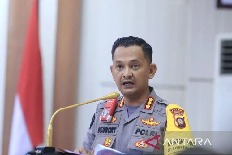 Kepala Bidang Humas Polda Gorontalo Kombes Pol. Desmont Harjendro memberikan sambutan di Polda Gorontalo, Kabupaten Gorontalo. (FOTO: ANTARA/Adiwinata Solihin)
