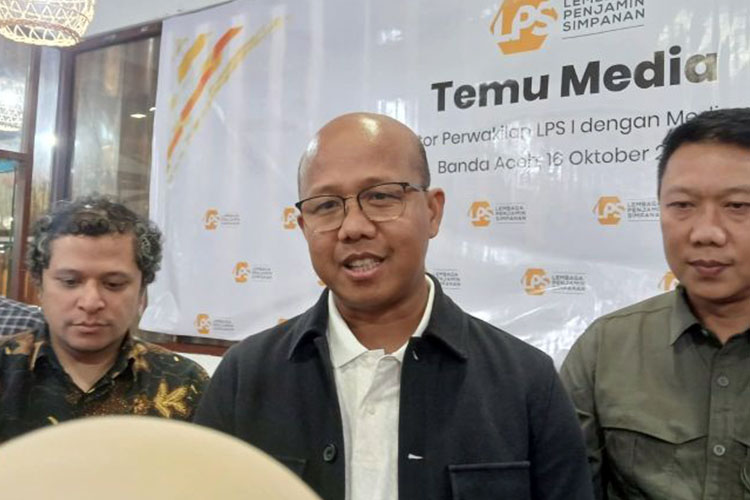 Kepala Kantor Perwakilan LPS I, Muhammad Yusron saat menjelaskan perihal proses likuidasi BPRS Gayo, di Banda Aceh, Jumat (17/10/2025). (Foto: Antara/Rahmat Fajri)