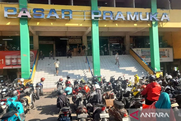 Situasi di Pasar Pramuka, Matraman, Jakarta Timur, Selasa (14/10/2025). (FOTO: ANTARA/Siti Nurhaliza)