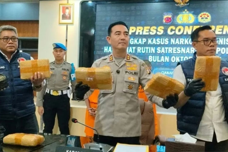 Jalur Ganja Aceh-Cianjur Terbongkar, Tiga Tersangka Dibekuk dan 6,4 Kg Narkoba Disita