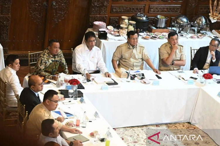 Presiden Prabowo Perintahkan Revitalisasi Pabrik Pupuk & Siapkan SDM Teknologi