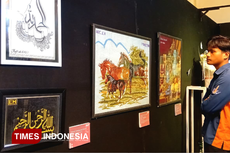 Pameran Karya Guru SMK Ketintang Surabaya Menjadi Inspirasi Siswa untuk Tidak Takut dalam Berkarya