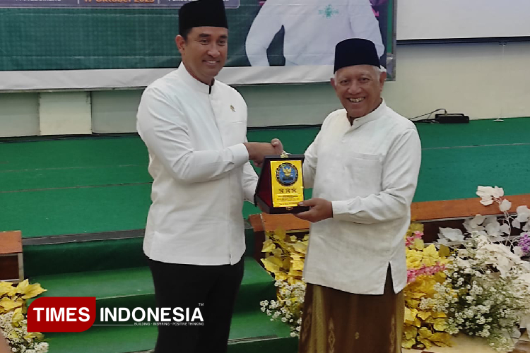 Susana-Seminar-Nasional-BNN-bersama-Pondok-Pesantren-Tebuireng-B.jpg