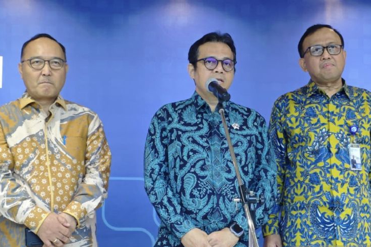 Wamenkomdigi Nezar Patria menyampaikan keterangannya dalam konferensi pers di Kantor Kemkomdigi, Jakarta Pusat, Jumat (17/10/2025). (Foto: Antara/Farhan Arda Nugraha)