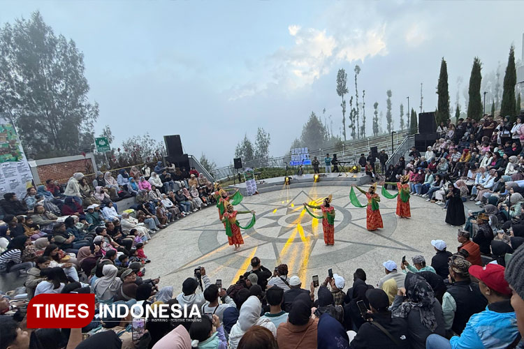 Bromo-Sunset-Music-and-Culture-3.jpg