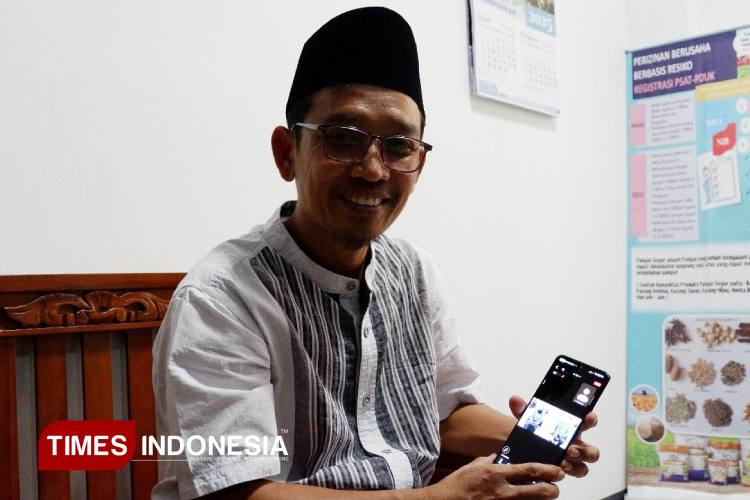 Penyuluh Kabupaten DKPP Pacitan Riyasmoko Sufran saat menjelaskan Inpres No 3 Tahun 2025 tentang alih status kepegawaian penyuluh pertanian. (FOTO: Yusuf Arifai/TIMES Indonesia)