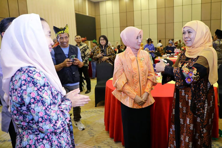Gubernur Khofifah Ajak Warga Jatim di Sulteng Jadi Duta Perdamaian dan Pembangunan
