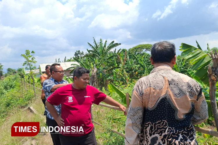 Peninjauan ketahanan pangan Desa Sukomulyo di bidang pertanian (Foto: Abdul Jalil/TIMES Indonesia)