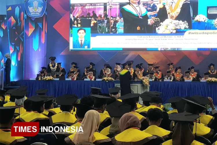Wisuda tahap III tahun 2025 Polinema yang digelar pada Sabtu (18/10/2025). (FOTO: Achmad Fikyansyah/TIMES Indonesia)