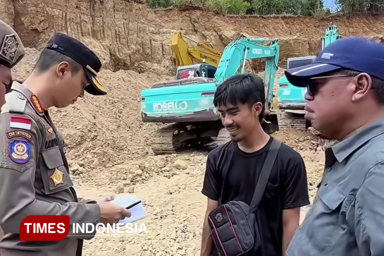 Bupati Majalengka sidak dan hentikan aktivitas tambang ilegal. (FOTO: Jaja Sumarja/TIMES Indonesia)