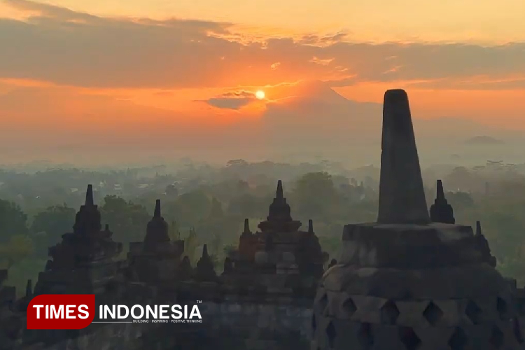 Candi-Borobudur-b.jpg