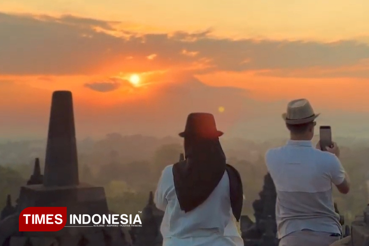 Dengan tiket khusus para pengunjung Candi Borobudur, kini bisa menikmati Sunrise setiap hari. (FOTO: Hermanto/ TIMES Indonesia)