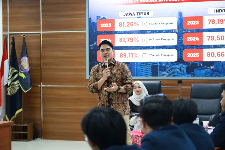 Anggota DPRD Jatim Cahyo Harjo Prakoso saat acara diskusi membangun legislator tangguh melalui regulasi yang responsif di Unesa, Minggu (19/10/2025). (Foto: Dok. DPRD Jatim)