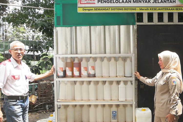 Koperasi Merah Putih Pulo Tampung Minyak Jelantah dari Warga