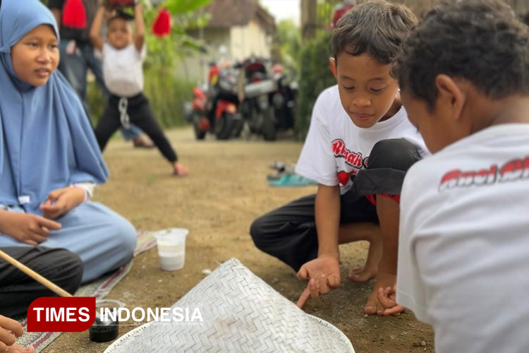 Guyub Rukun di Pojok Nglinting: Ketika Anak-Anak Blitar Belajar Cinta Budaya dari Tampah Bambu