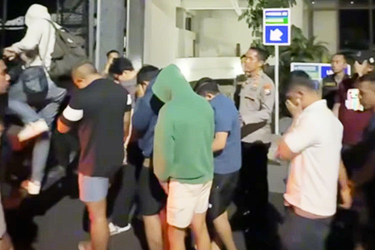Berawal dari Laporan Warga, Polrestabes Surabaya Amankan 34 Pria dalam Pesta Sesama Jenis