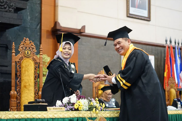 Angkat Tesis Kebijakan Pembangunan Pelabuhan Laut, Bambang Haryo Raih Magister Ilmu Politik