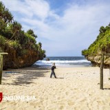 Menjelajah Pantai Srakung, Hidden Gem yang Mulai Viral di Gunungkidul
