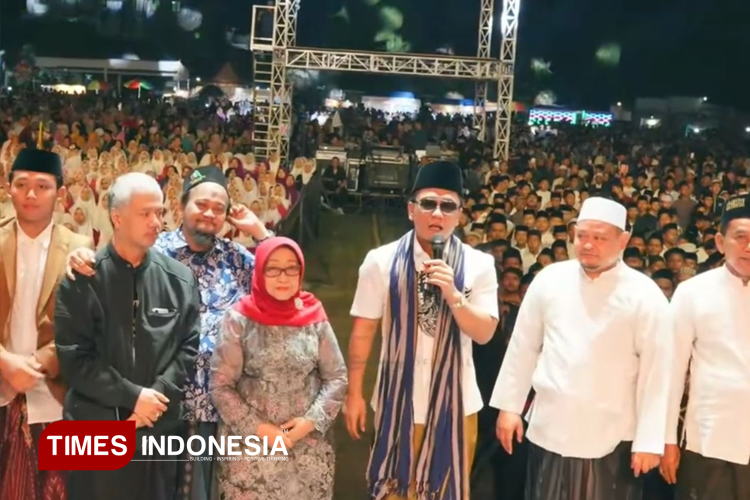 Gus Miftah Meriahkan Shalawat Kebangsaan Puncak 2 Abad Pesantren Bahrul Ulum Tambakberas