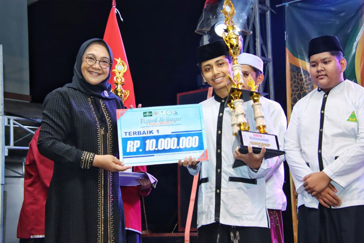 Sadarestuwati Dorong Generasi Muda Aktif Lewat Festival Al Banjari