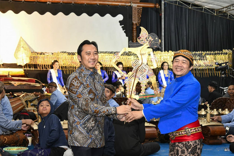 Ibas Ajak Masyarakat Lestarikan Seni Wayang Kulit