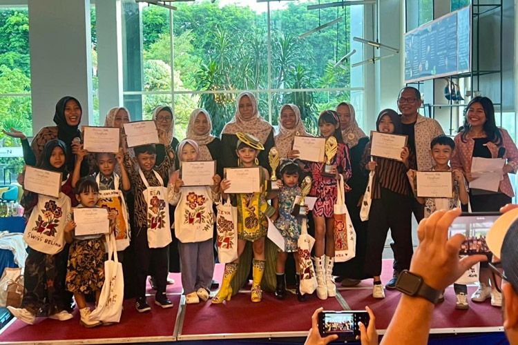Foto-Bersama-Fashion-show-batik-anak.jpg