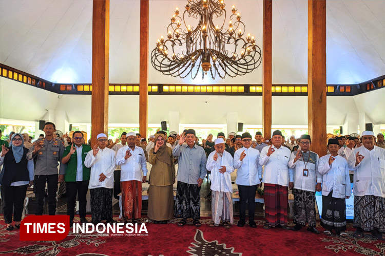 Foto-bersama-usai-Kick-Off-Hari-Santri-2025.jpg