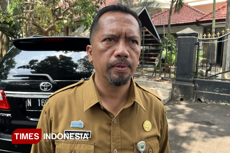 Plh Kepala Dinas Lingkungan Hidup (DLH) Kota Malang, Gamaliel Raymond Hatigoran Matondang saat ditemui awak media. (Foto: Rizky Kurniawan Pratama/TIMES Indonesia)