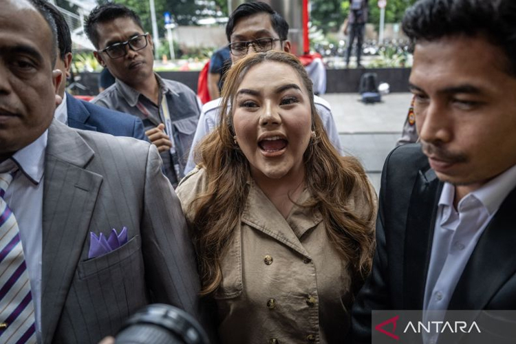Jadi Tersangka, Lisa Mariana Diperiksa Soal Pencemaran Nama Baik RK