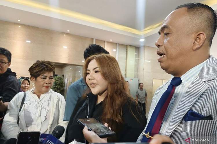 Lisa Mariana Minta Tunda Pemeriksaan Kasus Pencemaran Nama Baik RK