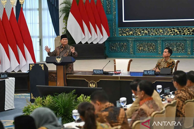 Prabowo Luncurkan Program Layar Digital 75 Inci untuk Sekolah di Seluruh Indonesia