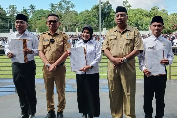 Resmi Serahkan SK, Sekda Pemkab Morotai Minta 660 ASN Patuhi Manajemen PPPK