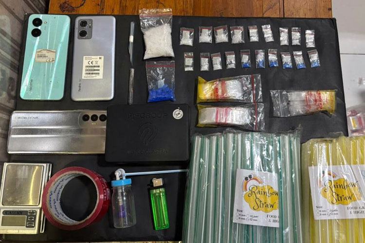 Sabu siap edar, berikut barang bukti lain, yang berhasil diamankan dari seorang pria berinisial AH (35), yang diamankan polisi di rumah kos pelaku di Jalan Bromo, Desa Dilem Kepanjen, Kabupaten Malang. (Foto: Polres Malang)