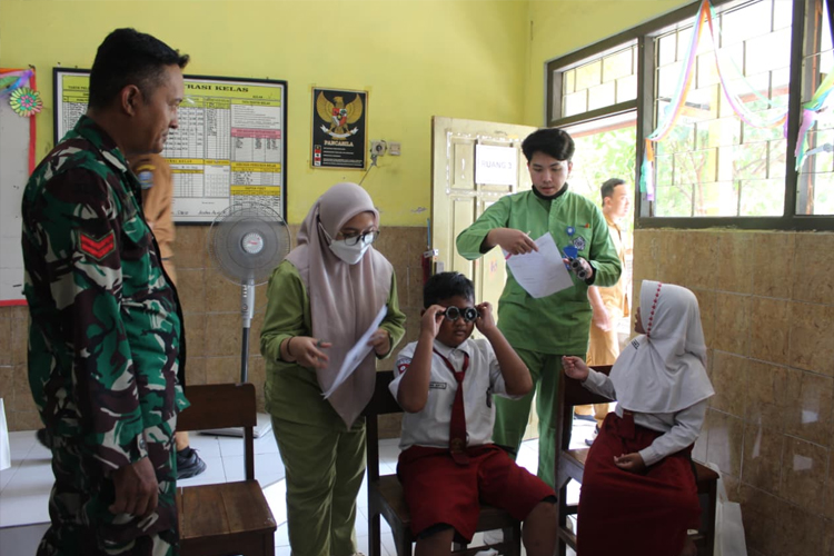 Satgas TMMD Ajarkan Siswa di Sidoarjo Pola Hidup Sehat dan Cara Merawat Hewan Peliharaan