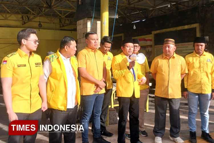 Tasyakuran HUT ke-61 Tahun Partai Golkar dan peresmian Kantor DPRD Partai Golkar Sidoarjo di Jl. Ahmad Yani sebagai Rumah Aspirasi Rakyat. (FOTO: Syaiful Bahri/TIMES Indonesia)