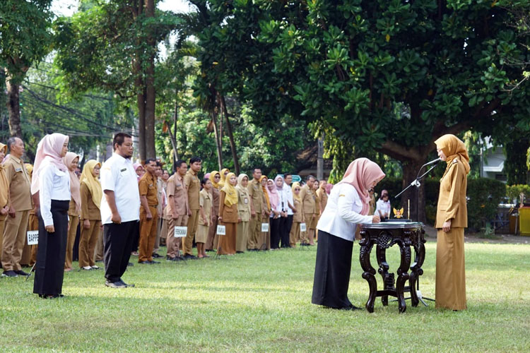 Wali Kota Kediri saat saksikan penandatanganan Pakta integritas secara simbolis oleh ASN (Foto: Diskominfo Kota Kediri)