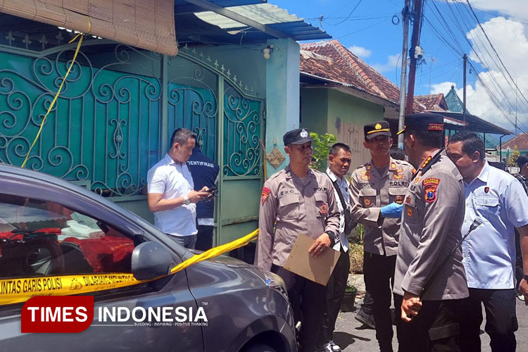proses olah TKP oleh aparat kepolisian Banyuwangi. (Foto : Anggara Cahya/TIMES Indonesia)