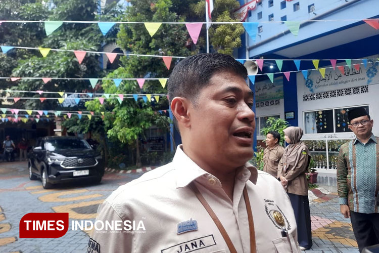 Kepala Disdikbud Kota Malang, Suwarjana saat ditemui awak media. (Foto: Rizky Kurniawan Pratama/TIMES Indonesia)