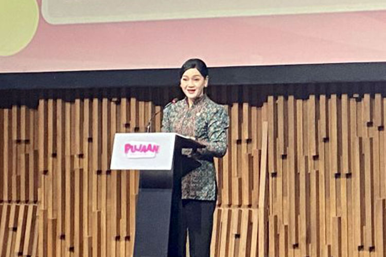Kepala Eksekutif Pengawas Perilaku Pelaku Usaha Jasa Keuangan, Edukasi, dan Pelindungan Konsumen OJK Friderica Widyasari Dewi di Jakarta, Selasa. (21/10/2025). (Foto: Antara/Rizka Khaerunnisa)