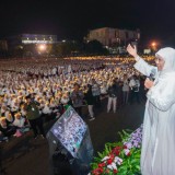 Peringati Hari Santri, Gubernur Khofifah Hadiri Lirboyo Bersholawat Bersama Habib Syech