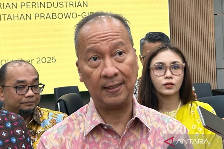 Menteri Perindustrian (Menperin) Agus Gumiwang Kartasasmita menghadiri Capaian Kinerja Perindustrian dalam 1 Tahun Pemerintahan Prabowo-Gibran di Jakarta, Senin (20/10/2025). (FOTO: ANTARA/Maria Cicilia Galuh)