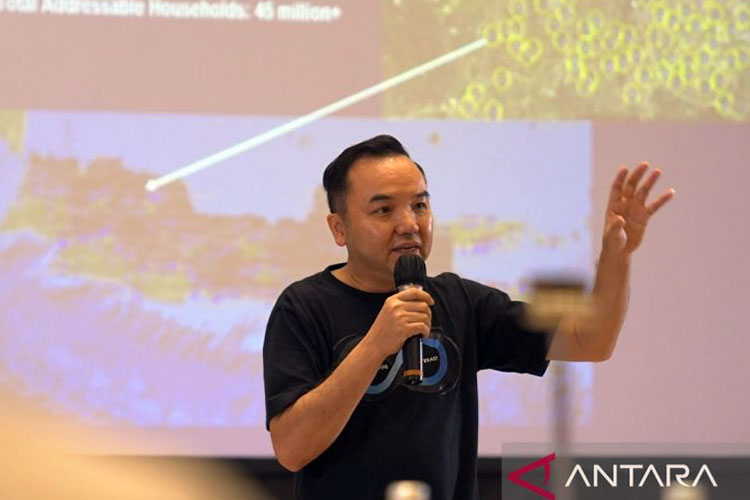 Direktur PT Solusi Sinergi Digital Tbk (WIFI) atau Surge Shannedy Ong dalam Paparan Publik WIFI di Jakarta, Selasa (21/10/2025). (Foto: Antara/HO-Surge)