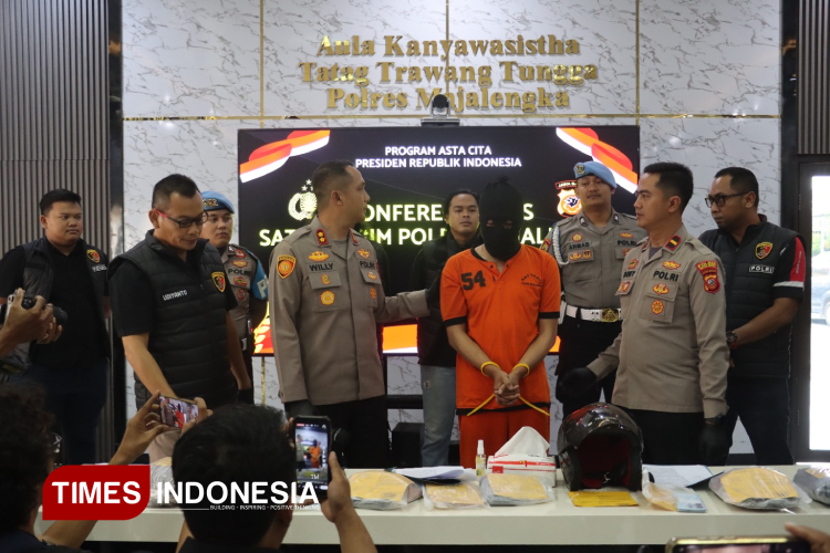 Polres Majalengka menggelar konferensi pers kasus pembunuhan bocah 11 tahun di toilet masjid. (FOTO: Jaja Sumarja/TIMES Indonesia)