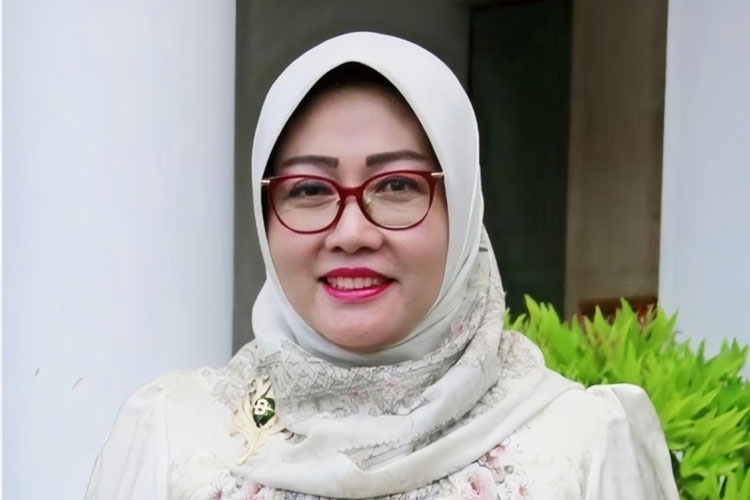 ASN Pemkab Ponorogo selama dua pekan memakai busana khas santri memperkuat brand image Ponorogo sebagai kota santri. (Foto: Marhaban/TIMES Indonesia)