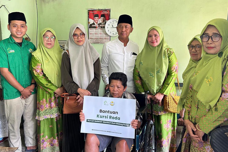 Di Hari Santri, Rumah Sedekah Wujudkan Kepedulian Lewat Kursi Roda