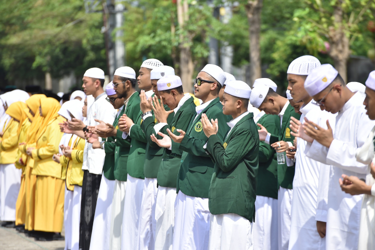Suasana apel peringatan Hari Santri Nasional 2025 di Kabupaten Pasuruan. (Foto: Misbahul Munir/TI)